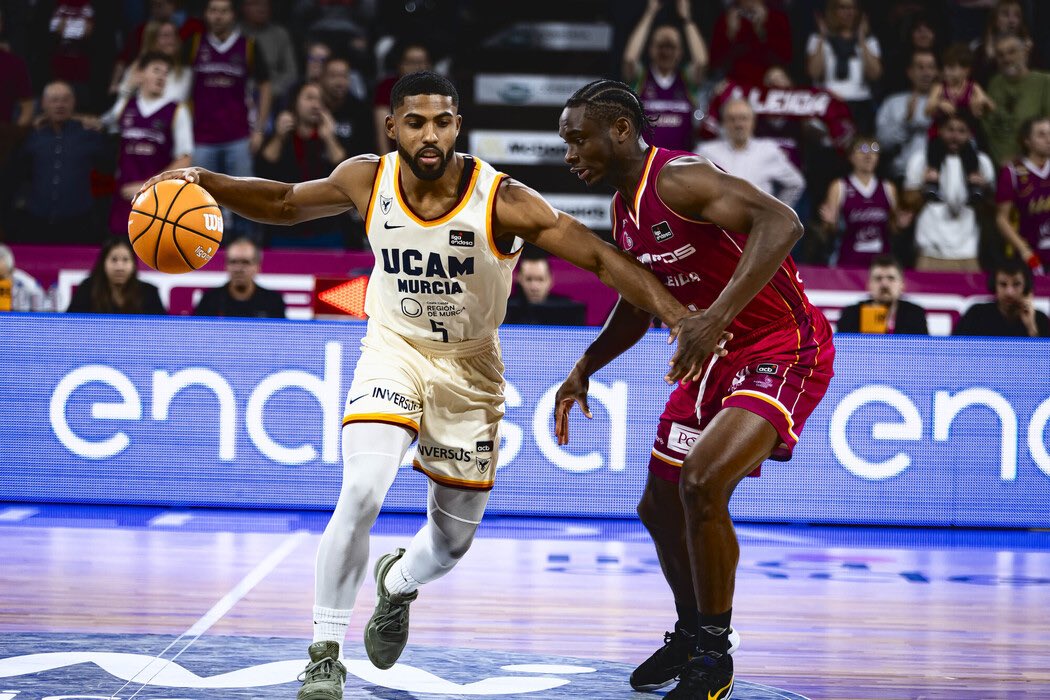 🔥 RECITAL DE <a href="/UCAMMurcia/">UCAM Murcia</a> EN LLEIDA (30-54)

🏀 Primer tiempo sublime en ataque 12/19 en triples, tremendo lo bien que se ha movido el balón

👀 Dylan Ennis está en 14 puntos con 4/4 en triples