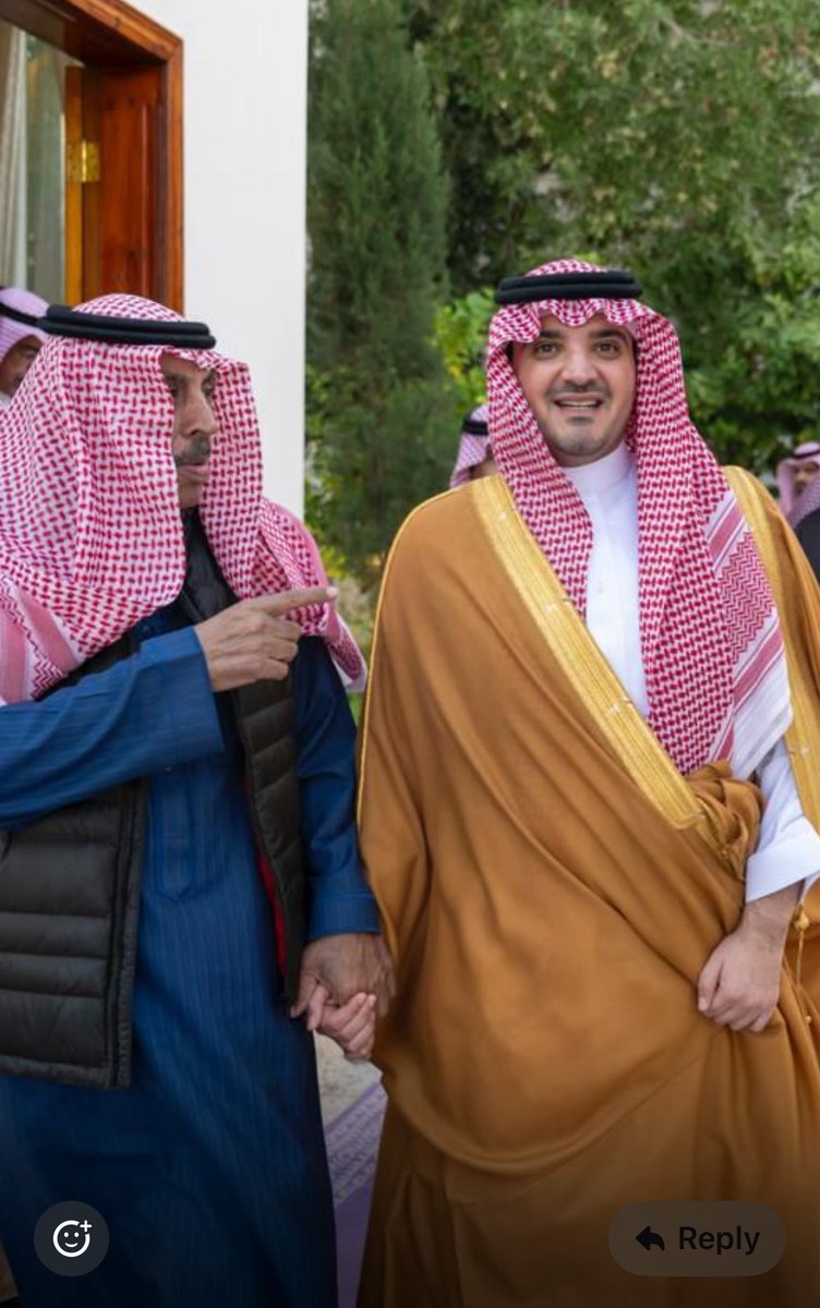 LShaalan's tweet photo. صورة تجمع الوالد طلال الطراد السطام الشعلان مع سمو وزير الداخلية الأمير عبدالعزيز بن سعود بن نايف بن عبدالعزيز وذلك ضمن زيارته لمنزله في مدينة #عرعر 
#الرولة https://t.co/NsH6Jk9uX6