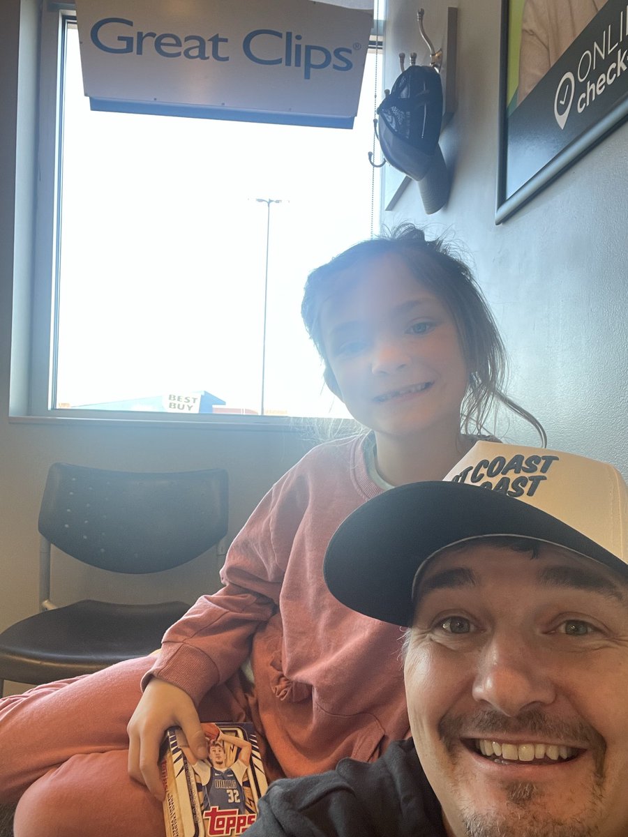 Br_8E's tweet image. @MarneyGellner even though it’s not free yet, had to drop in at the Grand Forks @GreatClips for a fresh cut. #GreatClips