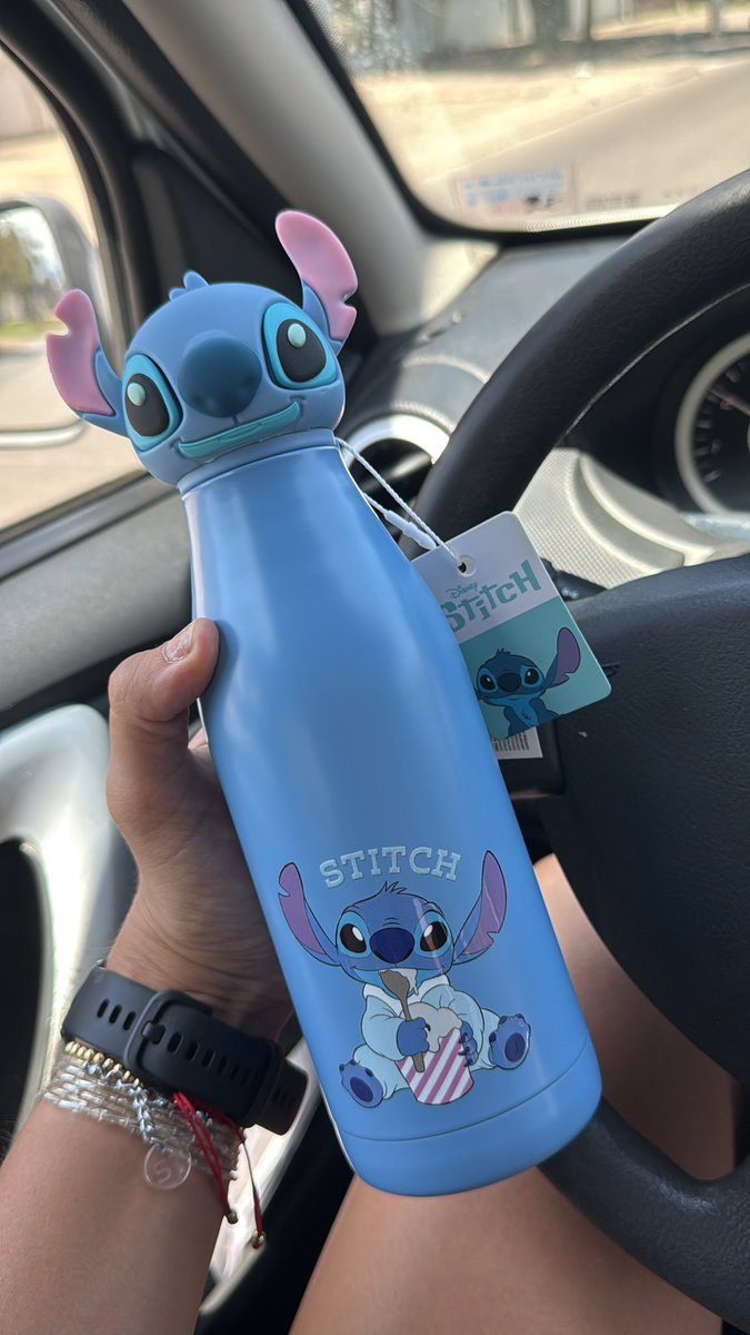 RochuFeernandez's tweet photo. me regalaron la botella MAS LINDA DEL UNIVERSO 😍✨ https://t.co/usgHt9GFlt
