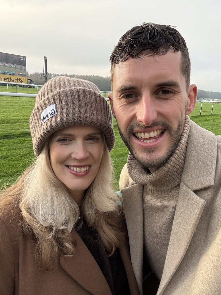 StephenFisher_'s tweet image. Brilliant day at @haydockraces for Betfair Chase Day! 🟡⚫️