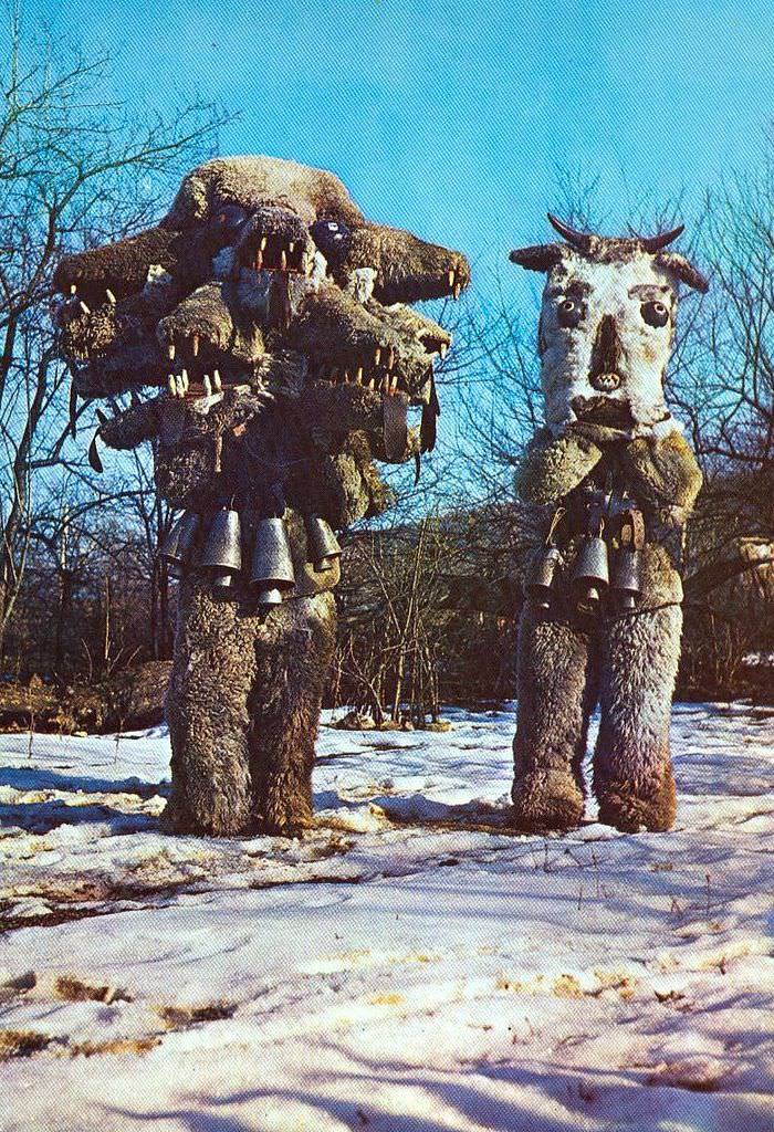 archaeologyart's tweet image. Kukeri ritual performers in towering fur costumes and animal masks, Bulgaria. Photograph via Lelejskagora / Tumblr Blog; photographer unknown. Date: 1992. (?)
