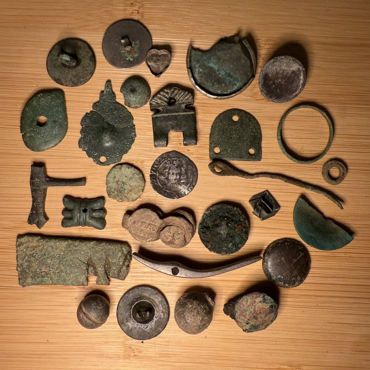 KH05PER's tweet photo. Finds from a cold frosty morning metal detecting. Possible medieval ring, and harness mount/fitting. #metaldtecting #digging #history #acient #medieval #finds #metaldetectingfindsuk #minelab https://t.co/KaSNrEUE6s