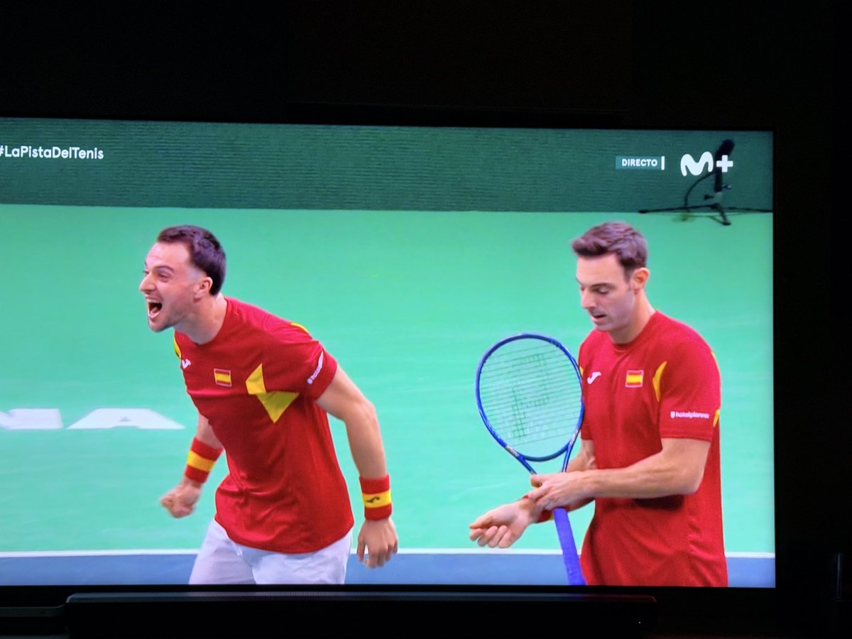 fernan_ruiz's tweet image. Jaume Munar, Pablo Carreño, Pedro Martínez Portero y Marcel Granollers.
Héroes sin capa bajo la dirección de David Ferrer. 
¡Brutal!
¡¡¡A la final de la Copa Davis!!!