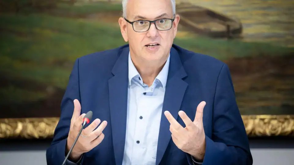 Neuer Bundesratspräsident: Andreas Bovenschulte
Musterbeispiel für politische Phraseologie

Der Bundesratspräsident ist die vierthöchste Position in Deutschland und im Falle einer Verhinderung des Bundespräsidenten dessen Stellvertreter und übernimmt dessen Befugnisse dann