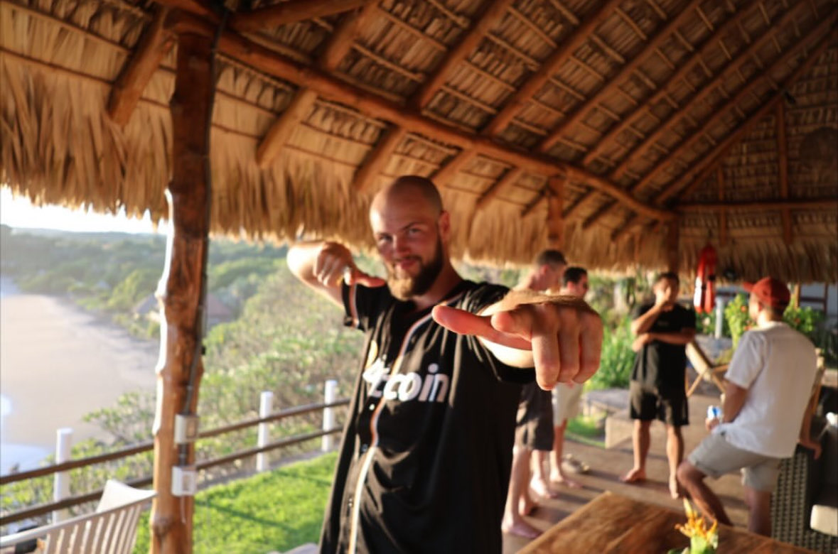 Here they are. The co-founders of the two single most important bitcoin projects of El Salvador. 🌋⚡️🏖️🏞️

🌊 <a href="/Bitcoinbeach/">Bitcoin Beach</a> <a href="/BitcoinBerlinSV/">Bitcoin Berlín SV 🇸🇻</a> ⛰️

Boots on the ground. 🥾
Knocking on doors. 🚪
Orange pilling entire communities - paving the way for bitcoin as a medium of exchange.
