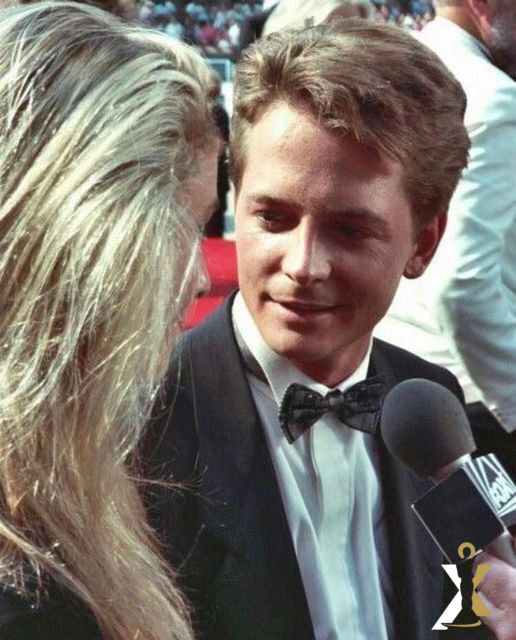 hollywoodboxuk's tweet image. Michael J. Fox. This specific photo was taken at the 40th Primetime Emmy Awards on August 28, 1988, in Pasadena, California.
#michaeljfox #backtothefuture #familyties #martymcfly #emmys #emmyawards #1988 #actor #hollywood #redcarpet