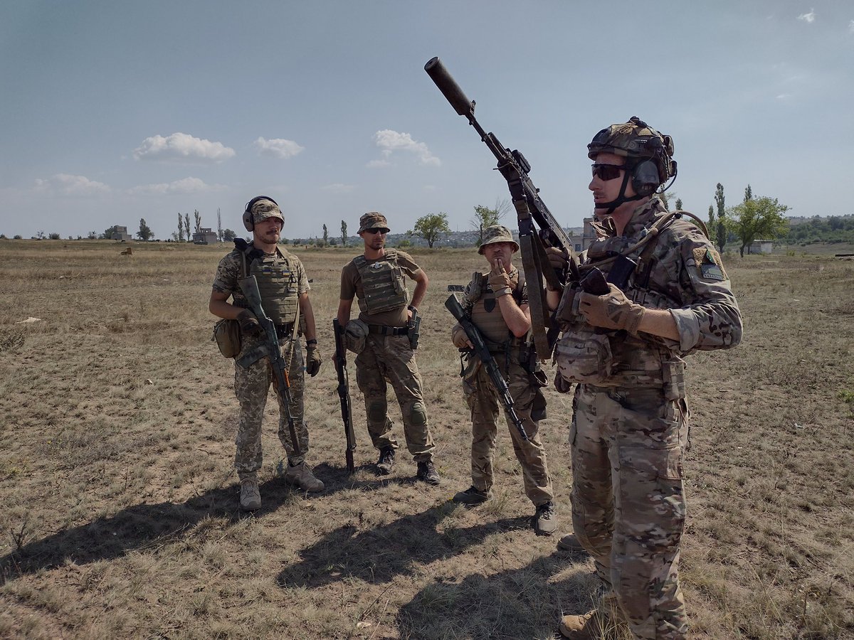 Mac_Volonter's tweet image. Vzpomínka na Taylora. 
Kámo kdyby jsi věděl co vše jsi nastartoval. 

Když Rusko bezdůvodně napadlo v únoru 2022 Ukrajinu, ničili rusáci, jak je jejich zvykem, všechno co jim přišlo pod ruku. Mučili a zabíjeli civilisty, kradli co se dalo. V prvních týdnech války se zvedla…