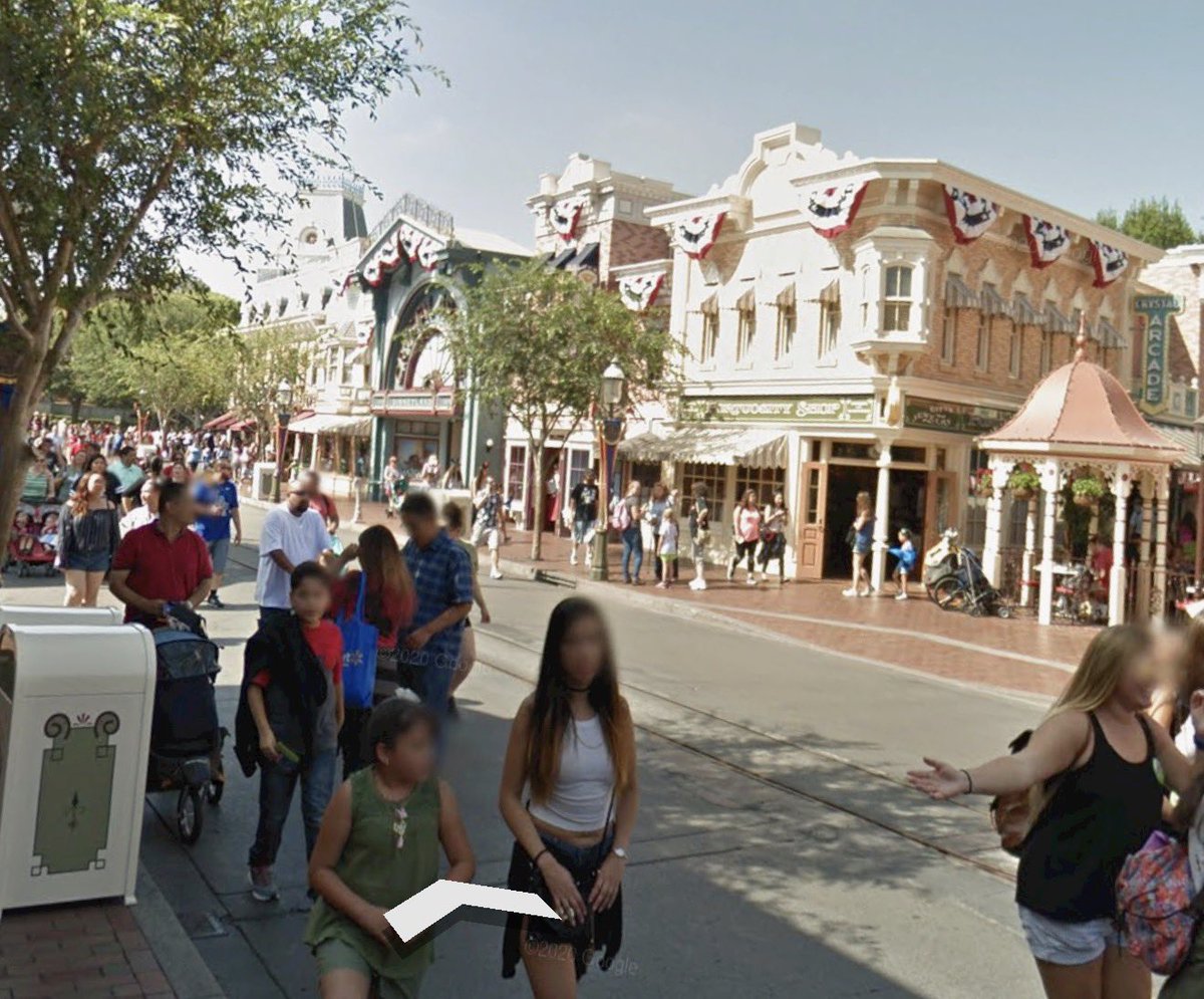 It never fails to amuse me to see just how much Disneyland Paris commercials and visuals were shot in Anaheim and Orlando.