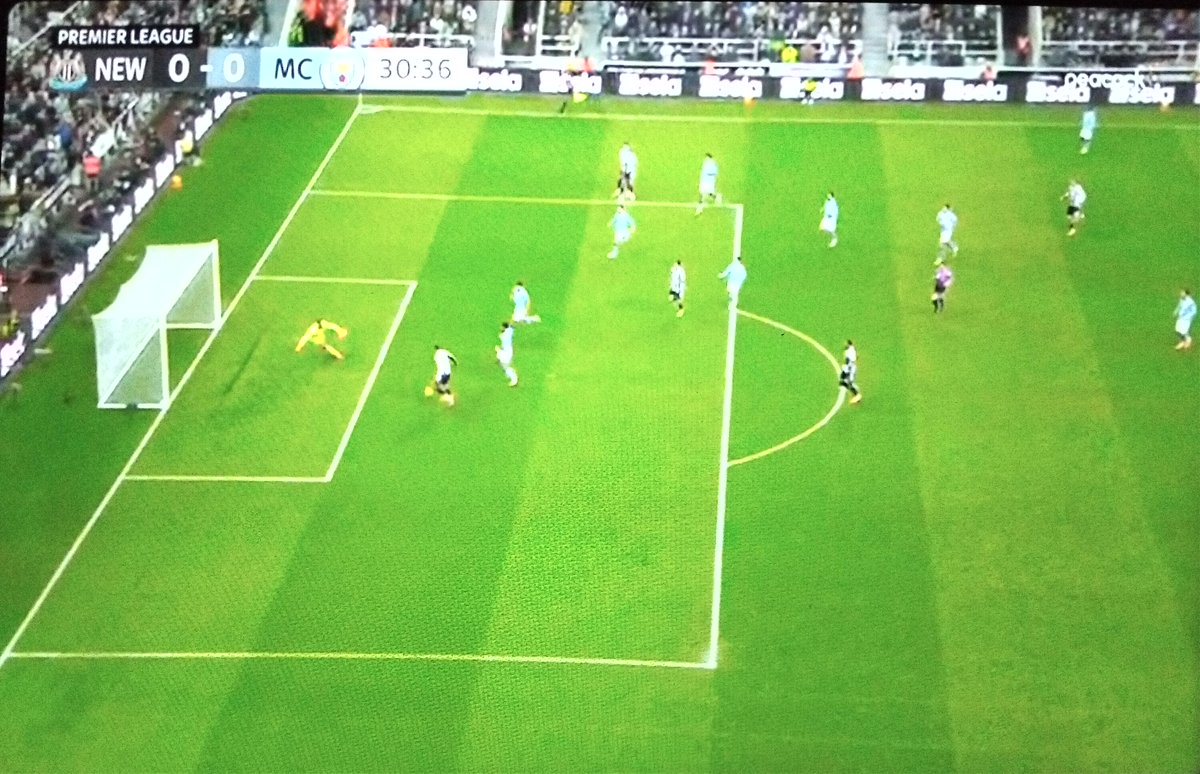 EthioAnfield's tweet photo. Barnes missed this😳
Man city are so lucky so far
#NEWMC #epl https://t.co/r2TOVuDxpz