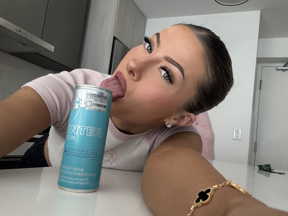 me and my fav <a href="/redbull/">Red Bull</a> bevy are now live for double xp weekend 🫧🩵