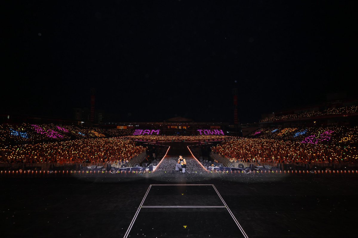 BAMBAMxBAMMIE's tweet image. 𝟮𝟬𝟮𝟱 𝘽𝙖𝙢𝘽𝙖𝙢 𝙃𝙊𝙈𝙀𝙏𝙊𝙒𝙉 𝘾𝙤𝙣𝙘𝙚𝙧𝙩 𝙞𝙣 𝘽𝙖𝙣𝙜𝙠𝙤𝙠 𝘿𝙖𝙮𝟭🇹🇭

#แบมแบม #BamBam #뱀뱀 
#HOMETOWN 
#BamBam_Concert_HOMETOWN
#BamBamHOMETOWNConcertDay1