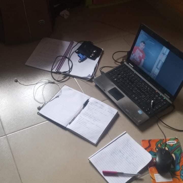 creative__ui's tweet image. 2022 - 2025 in pictures: workspace edition.

The last slide is where I work from currently.

Funny how you can go back to zero with just one wrong move. 🥲