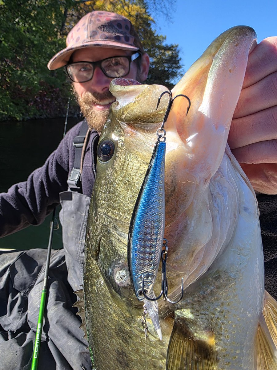 “Pointer 78 DD in Lens Aurora Black is awesome when the water starts to cool down and you want to downsize baits. You can see I had my bibs on, fall feed bag is on.”-Railin' 10's Guide Service #Pointer78DD #LensAuroraBlack #LuckyCraft