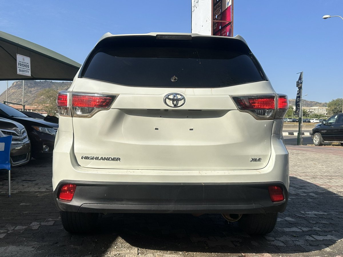 __buga's tweet image. New Entry foreign used 2020 Toyota Highlander XLE AWD now available 
-White on Black interior 
-Original Custom Duty 

Specs; Key Entry, V6 Engine, CarPlay Stereo, Lane &amp;amp; Park Assist, Collision Detection, Etc

🏷️ N35,500,000
📍ABUJA
📱09075065990
Nationwide Delivery🇳🇬