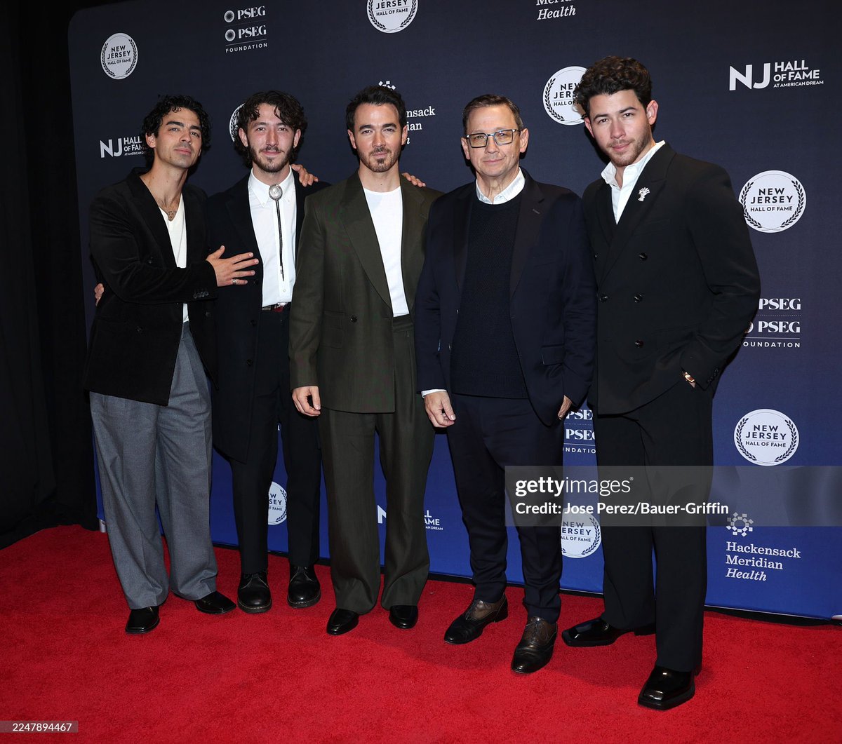 Joe, Frankie, Kevin, Nick Jonas and their dad Paul Kevin Sr attend the New Jersey Hall Of Fame Induction Ceremony at American Dream.

📸 | Getty Images