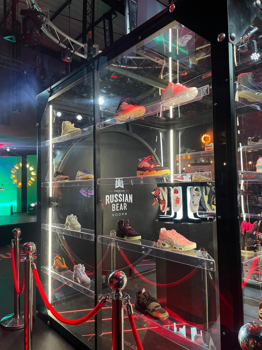 OriginalGumz's tweet image. We’ve seen the setup 💎 We’ve watched our Top 3 compete in the challenges 💪🏾 We’ve seen our 2nd runner up win that R20k 🙌🏾 Now we’re only moments away from seeing who our R300k sneaker vault winner is 🥳🏆🥇

#KingOfKicks #VaultEdition #RussianBear #NextLevel