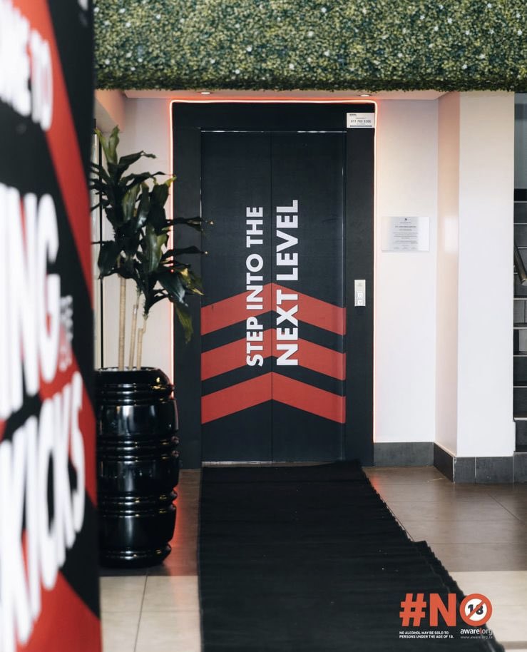 OriginalGumz's tweet image. We’ve seen the setup 💎 We’ve watched our Top 3 compete in the challenges 💪🏾 We’ve seen our 2nd runner up win that R20k 🙌🏾 Now we’re only moments away from seeing who our R300k sneaker vault winner is 🥳🏆🥇

#KingOfKicks #VaultEdition #RussianBear #NextLevel