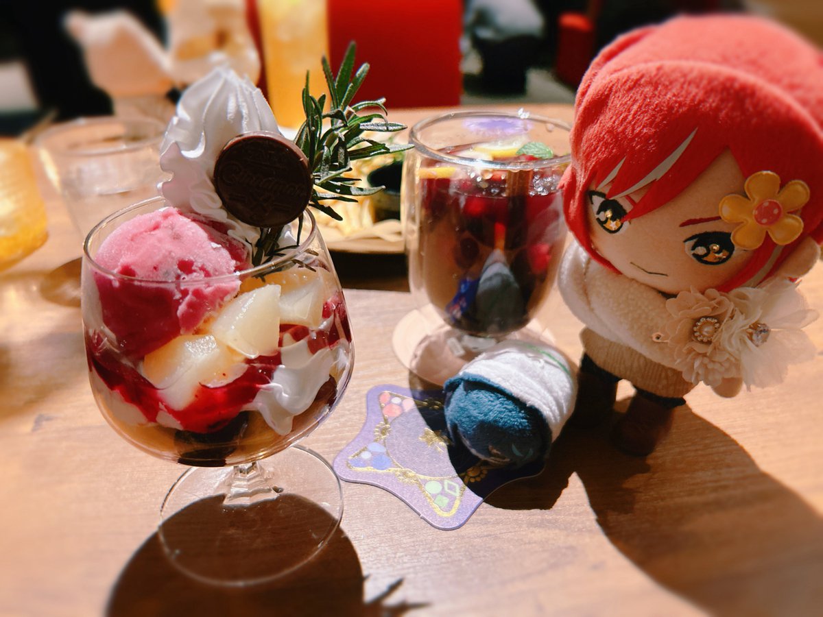 「バータイム照明が落とされててとてもとてもよかった なつぬさんはじめてのパフェ(こ」|えだのイラスト
