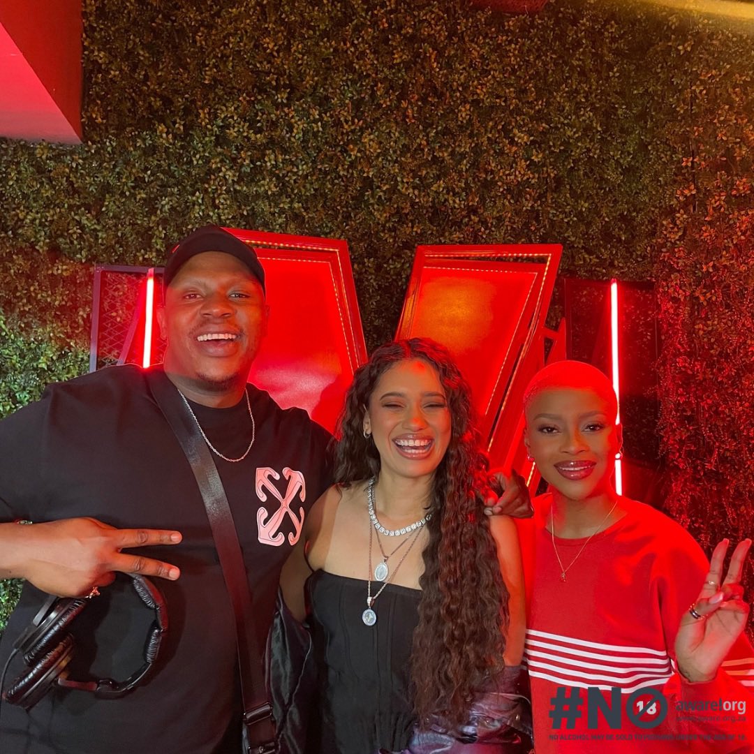 Yfm's tweet image. Wouldn’t be a sneaker party without the  OG Queen of kicks @KimJaydeBlog is here to celebrate with us! #KingOfKicks #VaultEdition