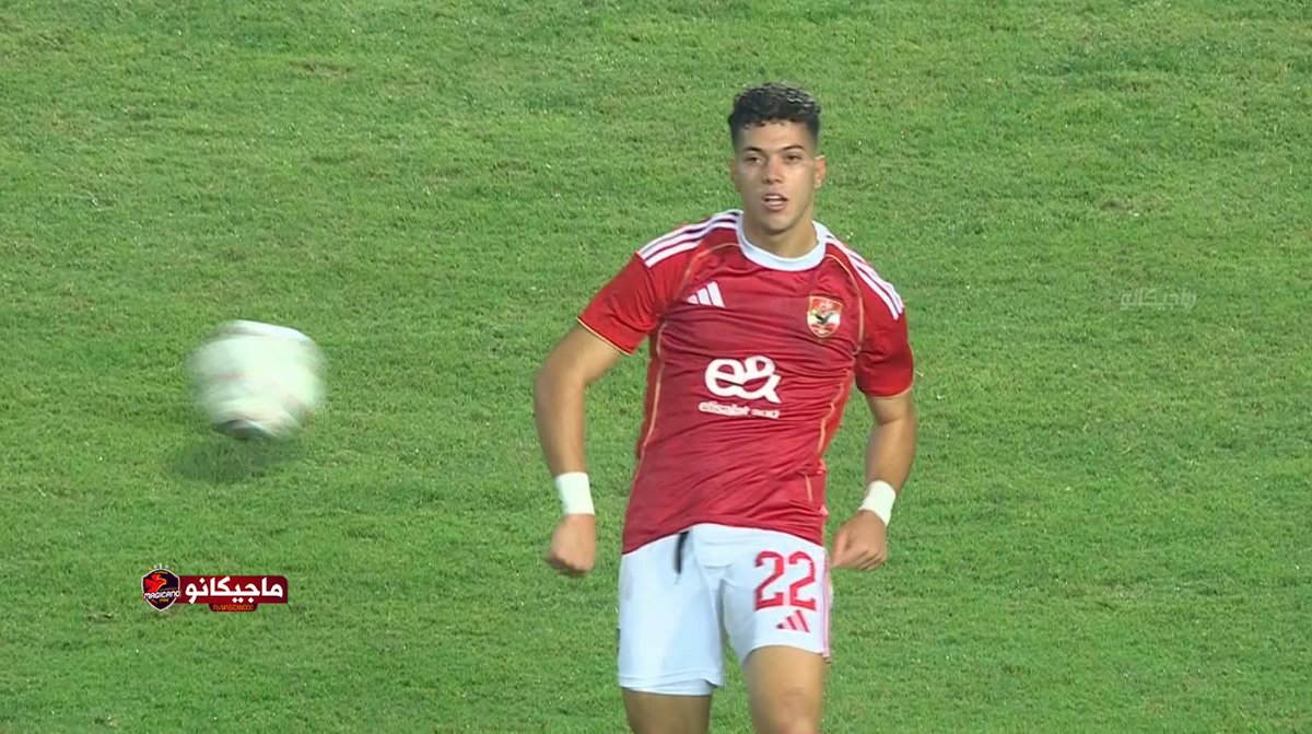 _3adawy_'s tweet image. جاي تراهن على مين ؟
- على الحريف
انهي حريف فيهم القديم ولا الجديد
- مفيش غير حريف واحد يا ابو رجل خشب