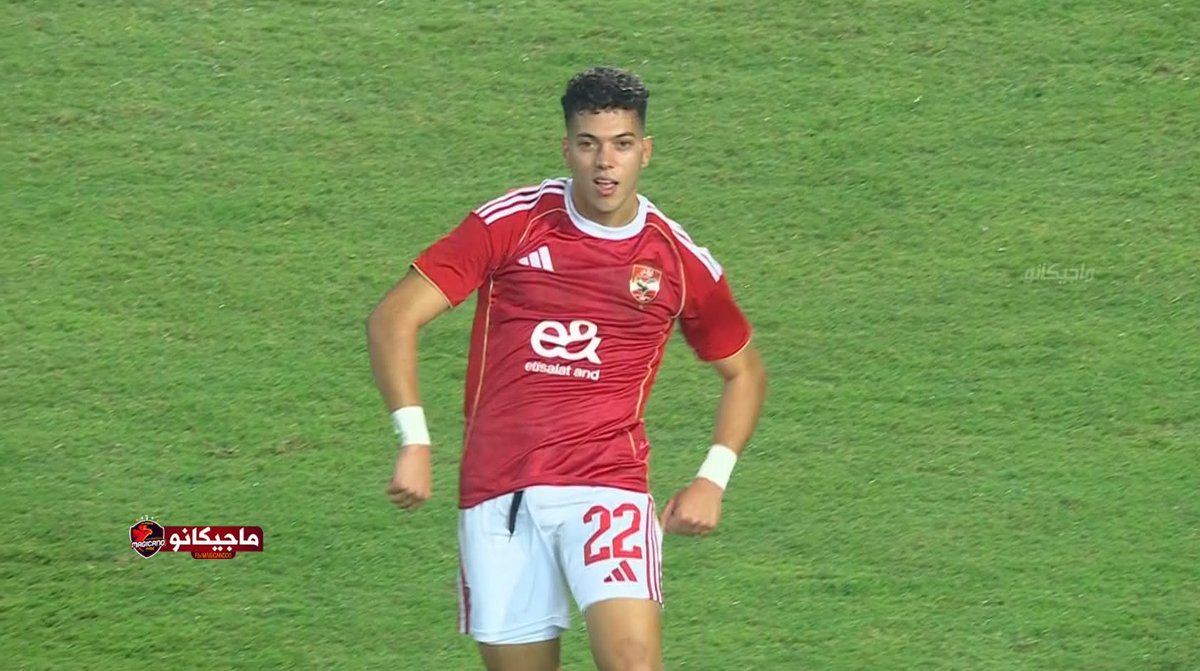 _3adawy_'s tweet image. جاي تراهن على مين ؟
- على الحريف
انهي حريف فيهم القديم ولا الجديد
- مفيش غير حريف واحد يا ابو رجل خشب