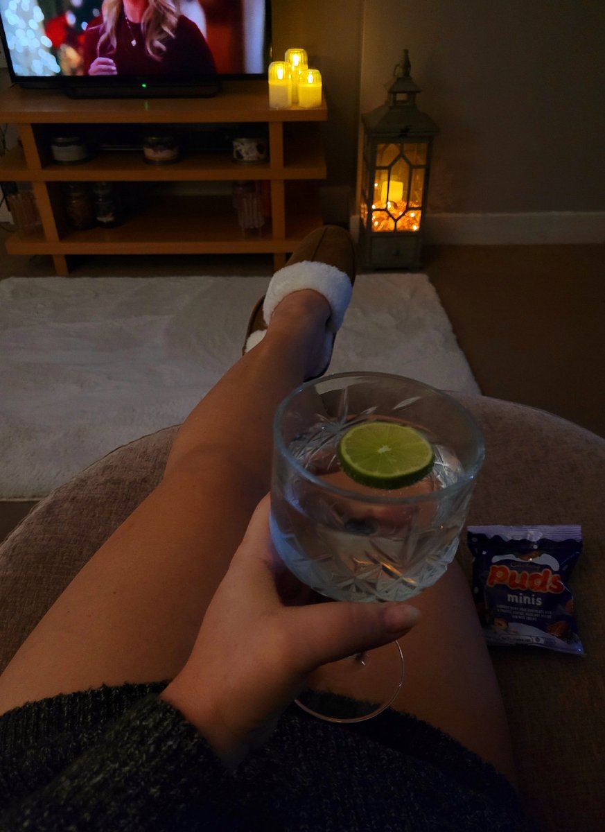 JoannaCris30859's tweet image. And Relax 😜🍸, finally peace n quiet😊. Hope your day&apos;s been good! My 2ish hour trip to Primarni nearly ended in me scrapping 🤣🤦‍♀️ some muppet tried to jump the queue😠so I had a few words! So few Gins and wait for I&apos;m a celebrity,  you have a nice evening whatever your up to😘