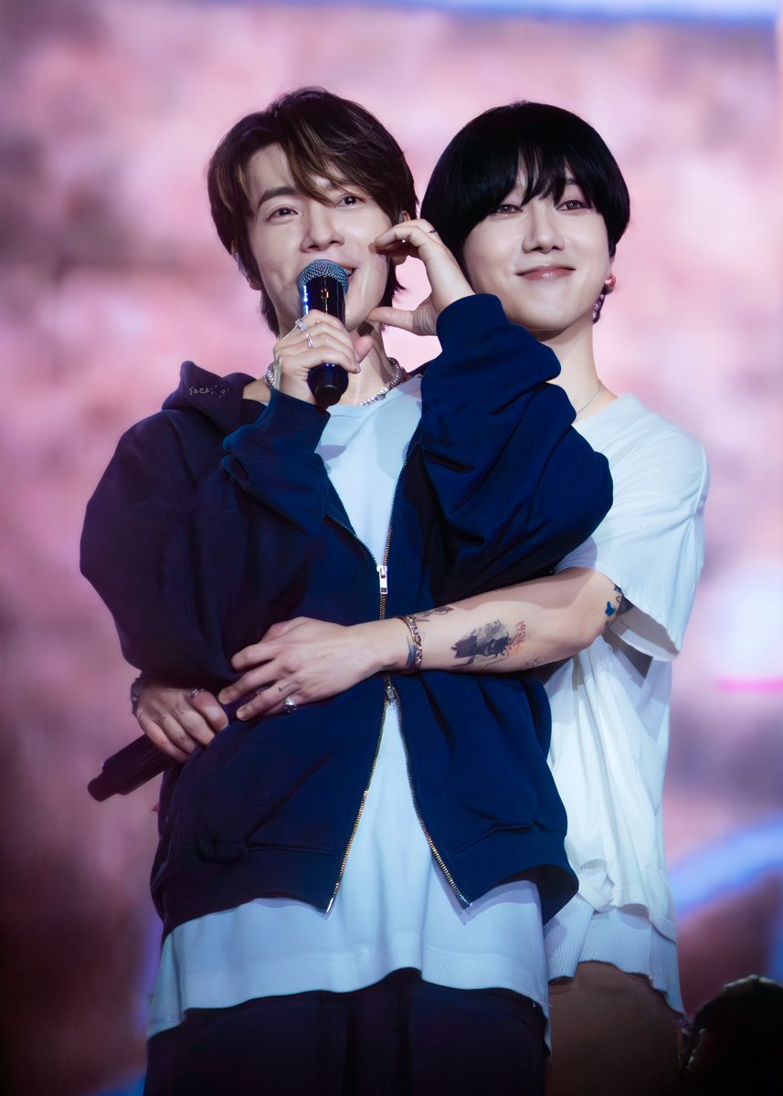 9choi_elf's tweet image. 𝟚𝟘𝟚𝟝𝟙𝟙𝟙𝟝 𝕊𝕊𝟙𝟘 𝕚𝕟 𝕋𝕒𝕚𝕡𝕖𝕚

너무 귀엽고 예쁘잖아 이 두 분 ㅠㅠ

#SUPERSHOW10 
#SUPERJUNIOR #슈퍼주니어 
#DONGHAE #동해 #이동해
#YESUNG #예성 #김강훈