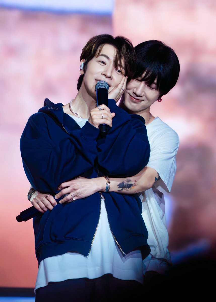 9choi_elf's tweet image. 𝟚𝟘𝟚𝟝𝟙𝟙𝟙𝟝 𝕊𝕊𝟙𝟘 𝕚𝕟 𝕋𝕒𝕚𝕡𝕖𝕚

너무 귀엽고 예쁘잖아 이 두 분 ㅠㅠ

#SUPERSHOW10 
#SUPERJUNIOR #슈퍼주니어 
#DONGHAE #동해 #이동해
#YESUNG #예성 #김강훈