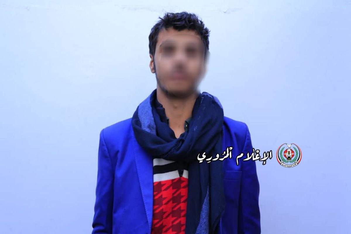 Mroorye's tweet image. شرطة المرور تضبط 15 منتحل صفة مندوبي فرز مخالفين في أمانة العاصمة

#اليمن #وزارة_الداخلية
#الادارة_العامة_للمرور
#الاعلام_المروري_اليمني 
2 جمادى الآخرة 1447هـ

ضبطت شرطة المرور اليوم 15 منتحل صفة مندوبي فرز مخالفين في أمانة العاصمة، وذلك ضمن حملة ميدانية نفذتها إدارة مرور…