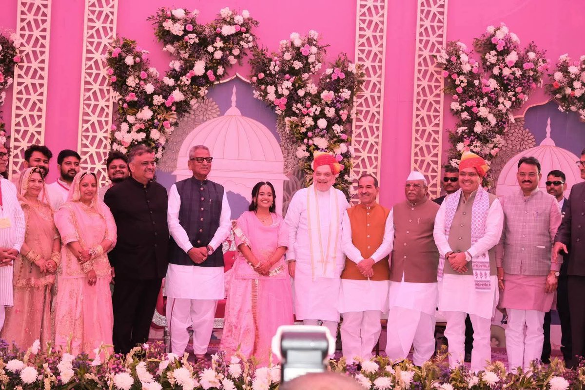 madanrrathore's tweet image. आज पाली के रणकपुर स्थित लाल बाग रिसॉर्ट में सिक्किम के महामहिम राज्यपाल श्री ओम प्रकाश माथुर जी की सुपौत्री के वैवाहिक समारोह में सम्मिलित हुआ। इस शुभ अवसर पर माननीय केन्द्रीय गृह एवं सहकारिता मंत्री श्री अमित शाह जी, महामहिम राज्यपाल श्री हरिभाऊ किसनराव बागडे जी (1/3)

#Pali