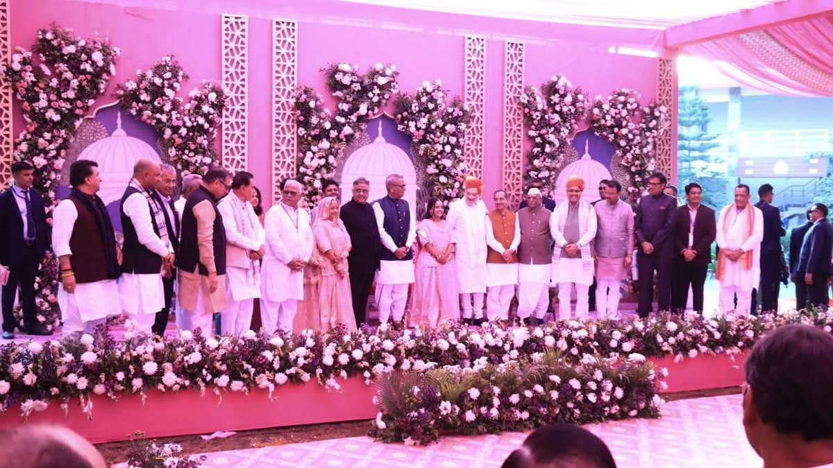 madanrrathore's tweet image. आज पाली के रणकपुर स्थित लाल बाग रिसॉर्ट में सिक्किम के महामहिम राज्यपाल श्री ओम प्रकाश माथुर जी की सुपौत्री के वैवाहिक समारोह में सम्मिलित हुआ। इस शुभ अवसर पर माननीय केन्द्रीय गृह एवं सहकारिता मंत्री श्री अमित शाह जी, महामहिम राज्यपाल श्री हरिभाऊ किसनराव बागडे जी (1/3)

#Pali