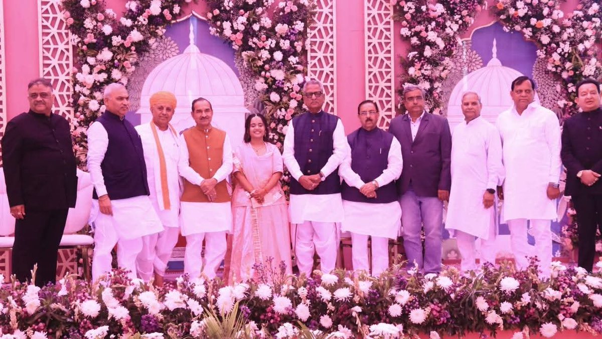 madanrrathore's tweet image. आज पाली के रणकपुर स्थित लाल बाग रिसॉर्ट में सिक्किम के महामहिम राज्यपाल श्री ओम प्रकाश माथुर जी की सुपौत्री के वैवाहिक समारोह में सम्मिलित हुआ। इस शुभ अवसर पर माननीय केन्द्रीय गृह एवं सहकारिता मंत्री श्री अमित शाह जी, महामहिम राज्यपाल श्री हरिभाऊ किसनराव बागडे जी (1/3)

#Pali