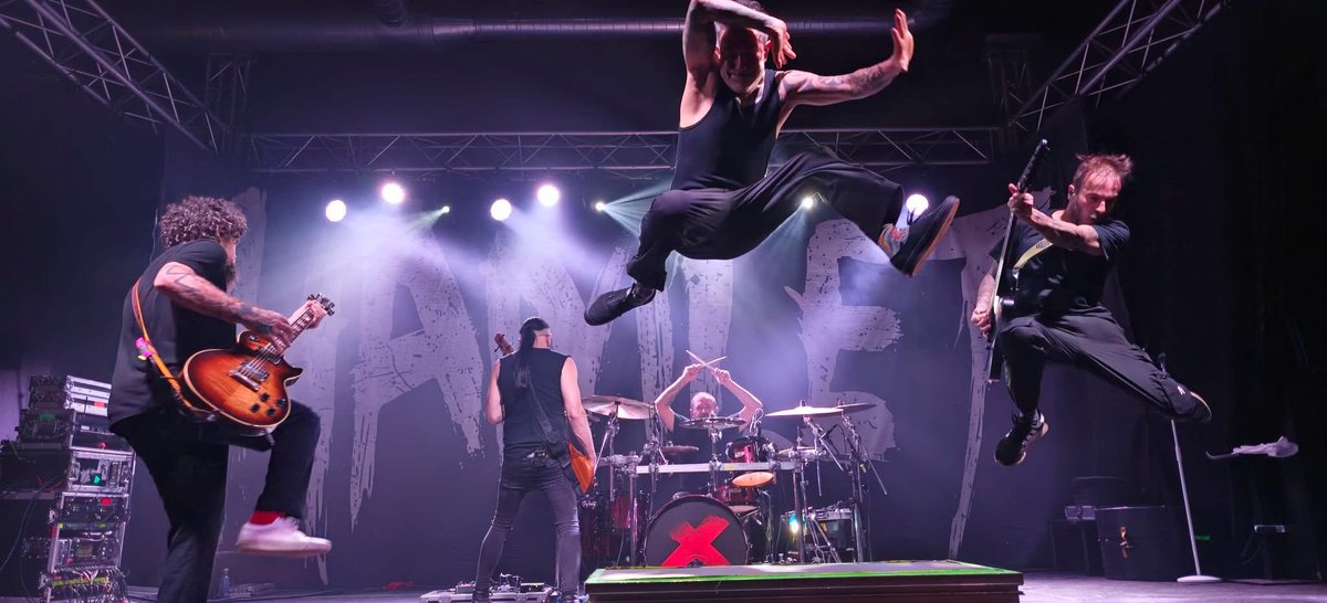 Muchas gracias León!! Hoy estamos en Vitoria <a href="/JimmyJazzGz/">Jimmy Jazz Gasteiz</a> Metalskala Fest