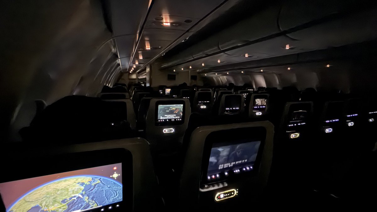 satofishi's tweet image. Three years on, it is bear market again. We must fly economy.

134th flight of 2025: Korean Air Flight 658 from Bangkok Suvarnabhumi to Seoul Incheon. This is the 1098th flight of all time. It is also my 43rd visit to the Republic of Korea. 🇹🇭✈️🇰🇷