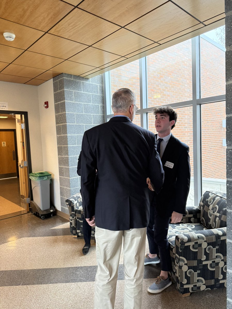 RepAndyHarrisMD's tweet image. Today, I joined students and families for our annual Military Academy Day to talk about the path to attending our nation’s service academies. It’s inspiring to see so many young people from Maryland’s First District preparing to lead and protect our country, and I’m thankful for…