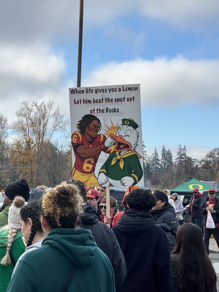 RyanKartje's tweet image. Spotted on the way into Autzen