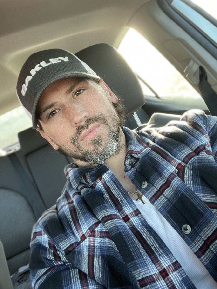 Shoulders, tris, and chest done. Now time for some college 🏈