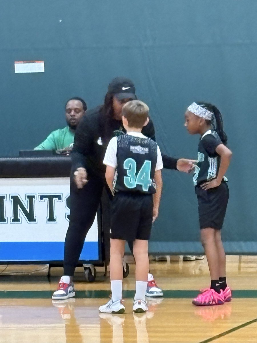 ms_ciandria's tweet image. Hoopin is in the DNA! 

Watching my granddaughter hoop, my daughter coach and my son in law work the table….PRICELESS!!

#HoopLife #ImBack #OTF