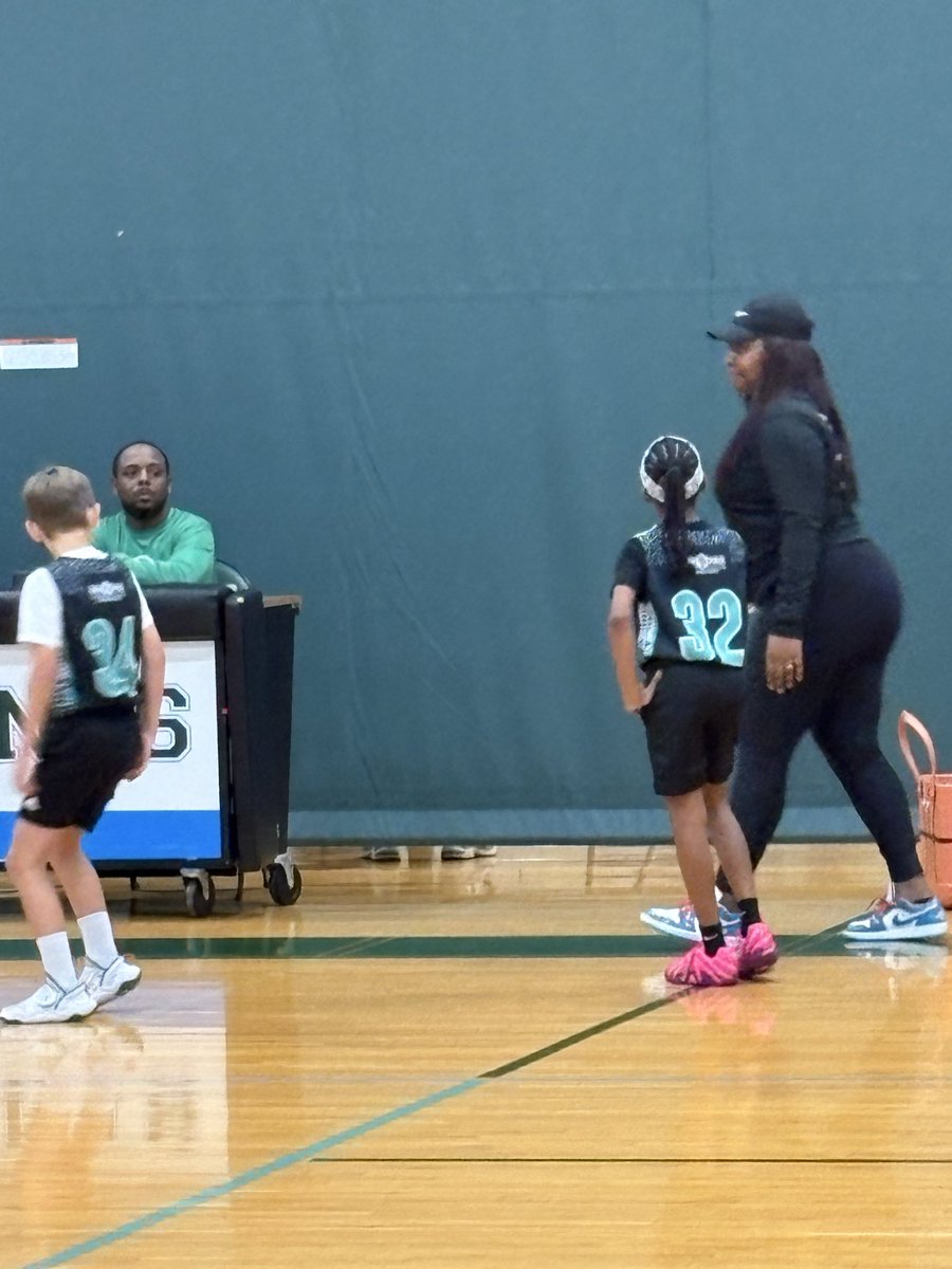 ms_ciandria's tweet image. Hoopin is in the DNA! 

Watching my granddaughter hoop, my daughter coach and my son in law work the table….PRICELESS!!

#HoopLife #ImBack #OTF