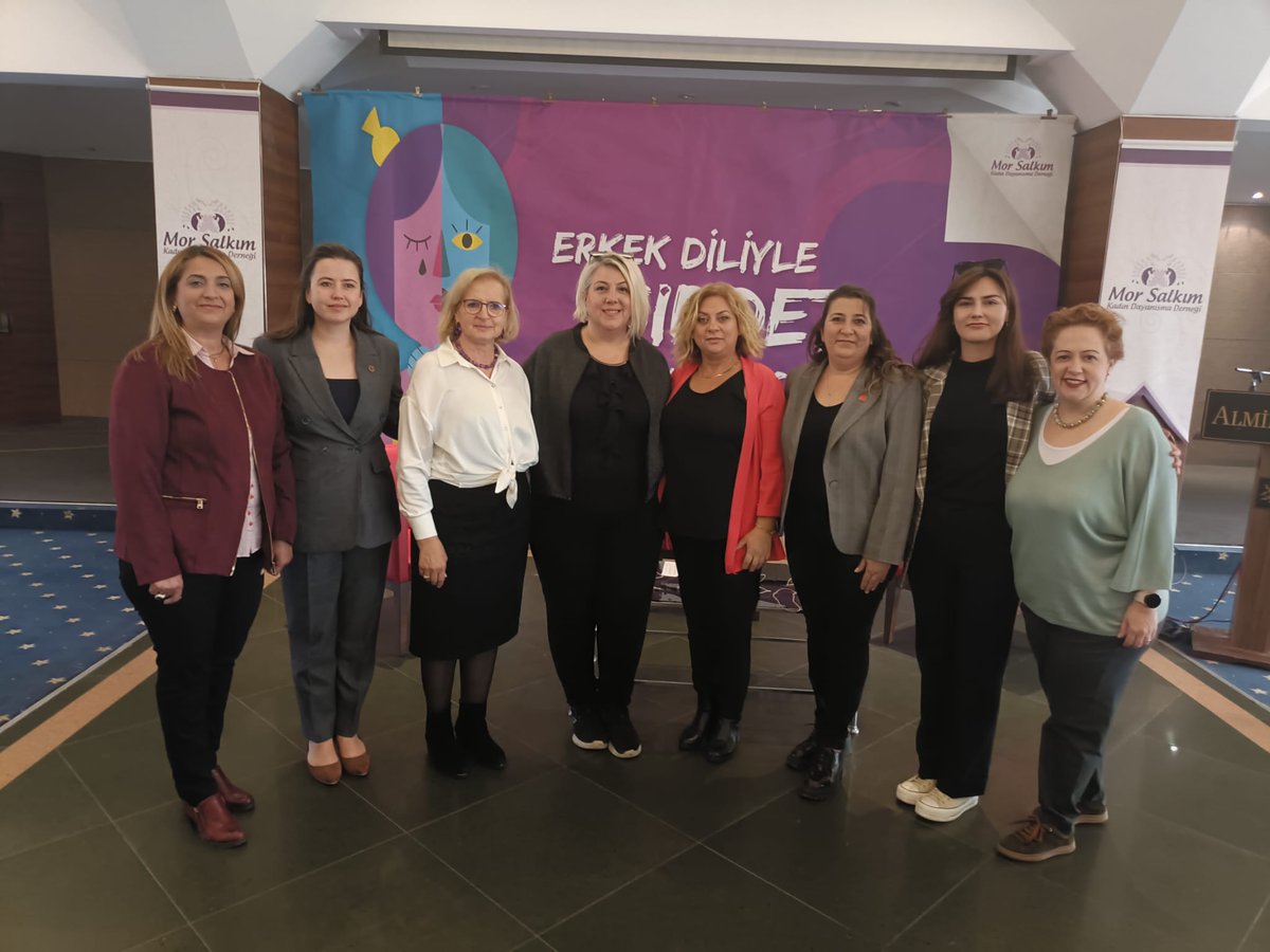 CHPBURSAKK's tweet image. Burcu Üzümcüler moderatörlüğünde düzenlenen programda Emirhan Deniz Çelebi ve Halil İbanoğlu ile Kadına Yönelik Şiddete Karşı Uluslararası Mücadele Gününde #şiddet konusunu erkek diliyle dinledik.

#KadinaSiddeteHayir 
#bursa