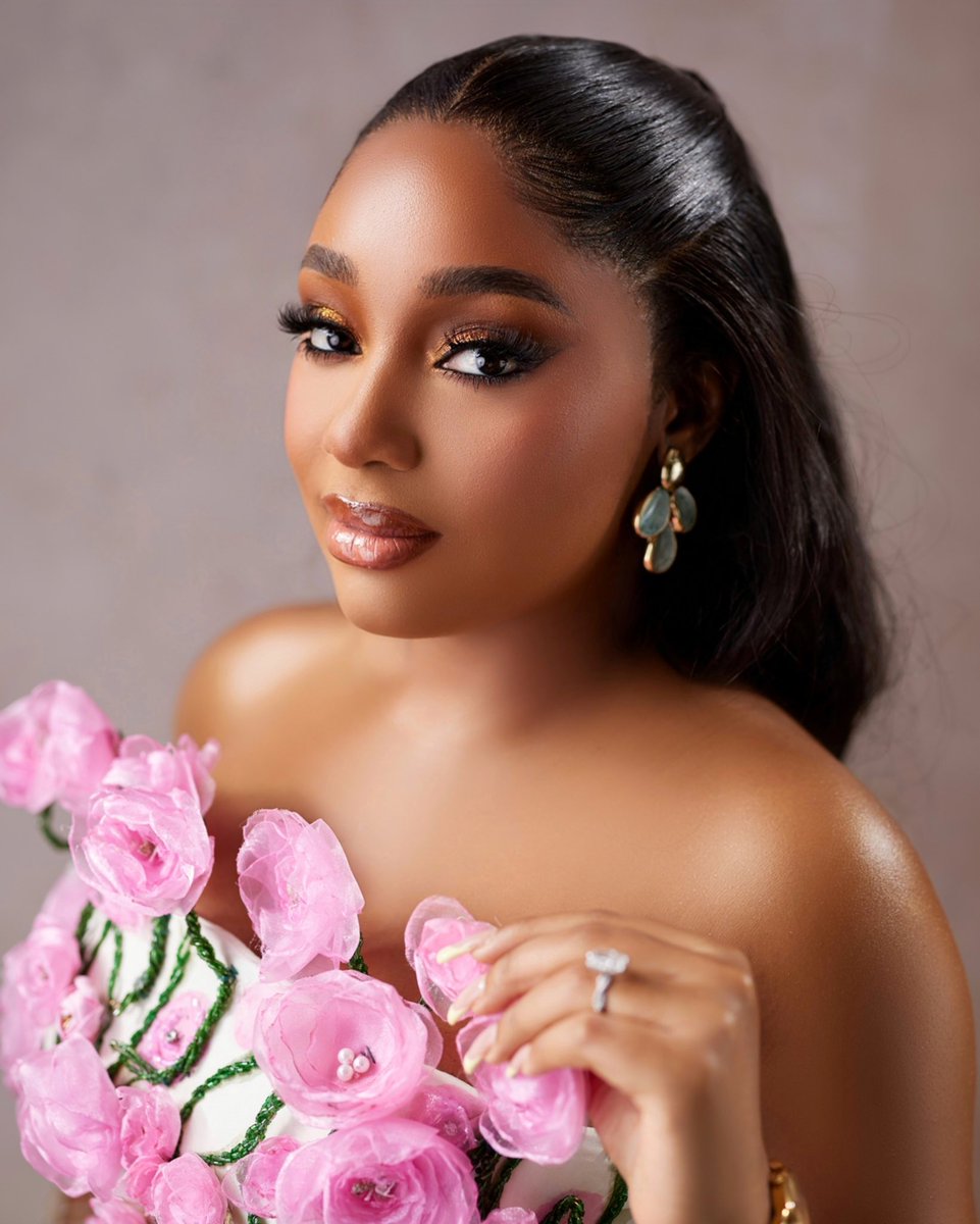 kiky_festus's tweet image. Fiancée of the Man of The Year Style 2025 @EMYAfrica Awards 🇬🇭