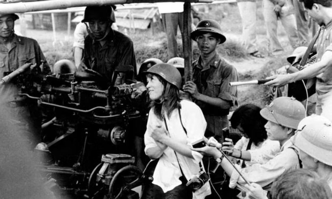 Aku_700's tweet image. For the record, this is Jane Fonda, AKA &quot;Hanoi Jane&quot;.
  During the Vietnam War, she sided with the North Vietnamese, and even posed with NV Army artillery that was, at that time, being used to shoot down brave young American fighter pilots.  
She was, and IS a traitor to the US.