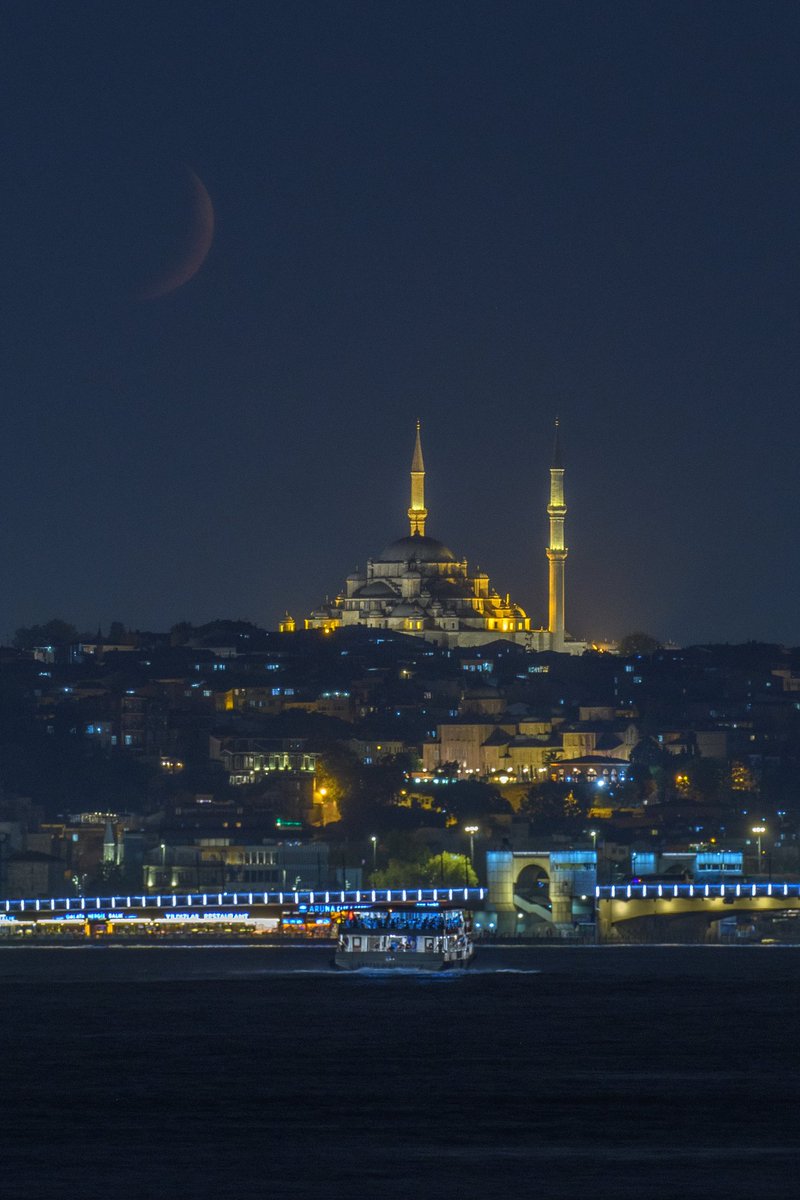 Bugün hilal zamanı, arşivden paylaşalım..
Galatacilar gelmeden beğenip eşe dosta cuma mesajı olarak atabilirsiniz:)