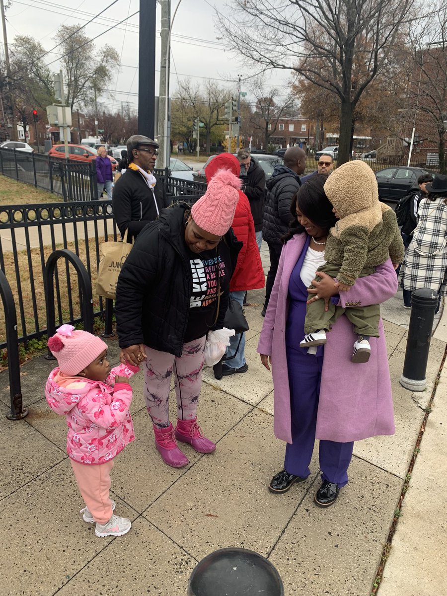 CMLewisGeorgeW4's tweet image. It was a beautiful day for today’s Turkey Giveaway at Riggs LaSalle! ☀️🍂

Nobody in our community should go without for the Thanksgiving season, and I’m thankful for @LRCADC and all our generous community donors who made today’s event possible.

Happy Thanksgiving, #Ward4! 🦃