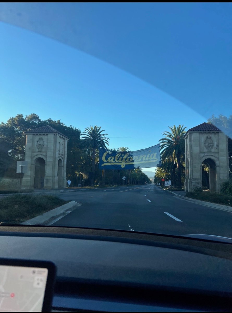 Thomasdunn24's tweet image. Welcome to GameDay in the 128th Big Game 

Take a good look at the entrance to Stanford this morning 

Sent via WFC discord, that’s the good stuff