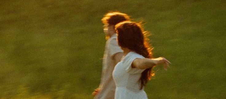 "Herkes bir kelimeden ibaretken, 
sen en güzel şiirdin."