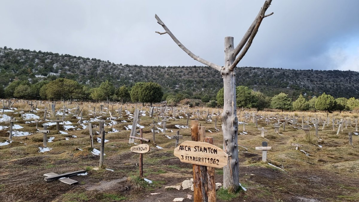 Las primeras nieves de la temporada han caído sobre Sad Hill y, junto al frío cortante de este sábado, nos han regalado unas imágenes simplemente espectaculares. 
#sadhill #sadhillpatrinoniocultural <a href="/ClintEastwoodMP/">Clint Eastwood</a> <a href="/BurgosTur/">Burgos Origen y Destino</a> <a href="/culturacyl/">Cultura Castilla y León</a> <a href="/jcyl/">Junta de Castilla y León</a> <a href="/ParamountNetESP/">ParamountNetESP</a> <a href="/paramount_spain/">Paramount Pictures Spain</a>