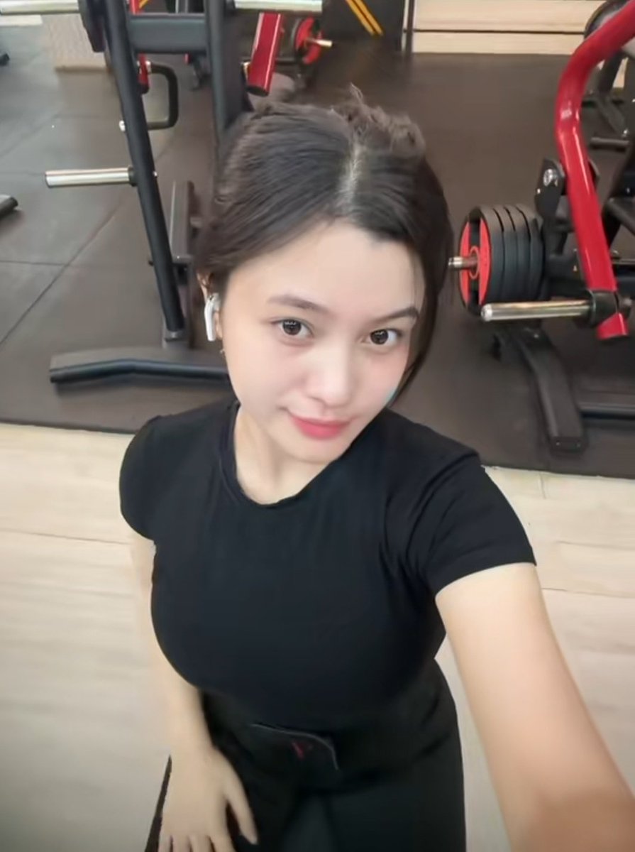 devinaaaka's tweet photo. Nge gym sampe kringetan https://t.co/7ZoQJJEl1C