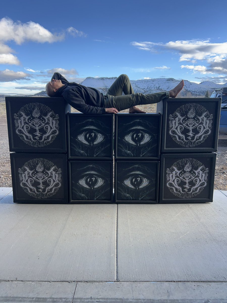 EEarthBand's tweet photo. Real men use cabs live 💪🏼😤🤟🏼

The Descent Into Cabinets is complete 👁️ We use @OrangeAmps PPC412s and OBC410s to make sure our tone crushes on stage. You’ll be able to see, hear, and feel the sonic heft up close and personal on our winter tour with @ideclarewarband https://t.co/B3tmULQQU4
